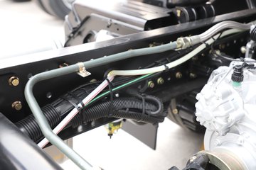 ��������M6000 �콢�� 6.8L���� 320���� 4X2 10�� 9.8����ʽ�ػ���ͼƬ