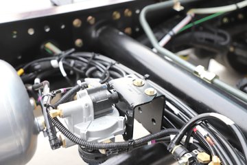 ��������M6000 �콢�� 6.8L���� 320���� 4X2 10�� 9.8����ʽ�ػ���ͼƬ