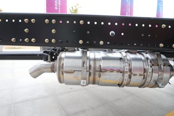 ��������M6000 �콢�� 6.8L���� 320���� 4X2 10�� 9.8����ʽ�ػ���ͼƬ