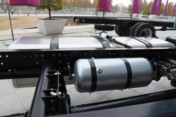 ��������M6000 �콢�� 6.8L���� 320���� 4X2 10�� 9.8����ʽ�ػ���ͼƬ