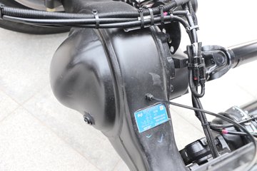 ��������M6000 �콢�� 6.8L���� 320���� 4X2 10�� 9.8����ʽ�ػ���ͼƬ