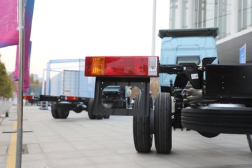 ��������M6000 �콢�� 6.8L���� 320���� 4X2 10�� 9.8����ʽ�ػ���ͼƬ