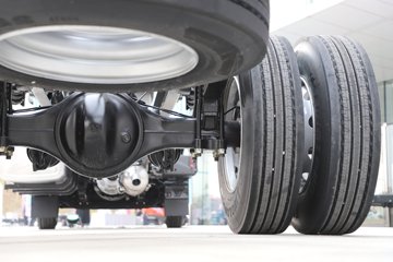 ��������M6000 �콢�� 6.8L���� 320���� 4X2 10�� 9.8����ʽ�ػ���ͼƬ