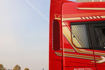 ��������X5000 ݼӢ�� 14.6L���� 680���� 6X4 ��ʿ��16�� ǣ����ͼƬ