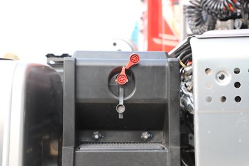 ��������X5000 ݼӢ�� 14.6L���� 680���� 6X4 ��ʿ��16�� ǣ����ͼƬ