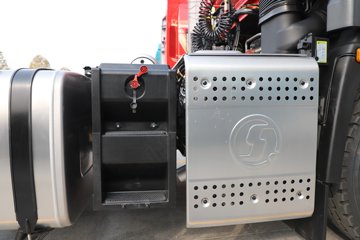 ��������X5000 ݼӢ�� 14.6L���� 680���� 6X4 ��ʿ��16�� ǣ����ͼƬ