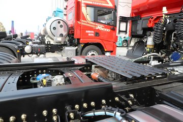 ��������X5000 ݼӢ�� 14.6L���� 680���� 6X4 ��ʿ��16�� ǣ����ͼƬ