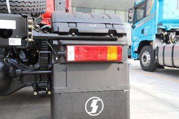 ��������X5000 ݼӢ�� 14.6L���� 680���� 6X4 ��ʿ��16�� ǣ����ͼƬ