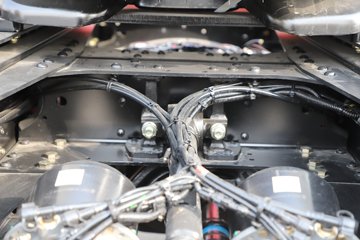 ��������X5000 ݼӢ�� 14.6L���� 680���� 6X4 ��ʿ��16�� ǣ����ͼƬ