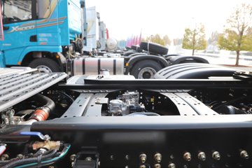 ��������X5000 ݼӢ�� 14.6L���� 680���� 6X4 ��ʿ��16�� ǣ����ͼƬ