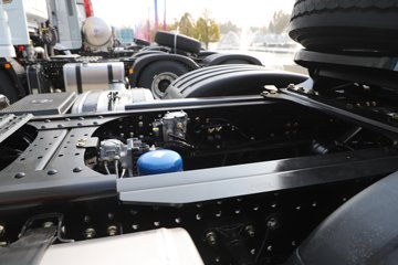 ��������X5000 ݼӢ�� 11.5L���� 530���� 6X4 ��ʿ��12�� ǣ����ͼƬ