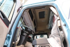 德龙M5000&nbsp;牵引车驾驶室                                               图片