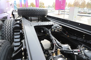 ��������X5000C ��ԭ�� 12.5L���� 600���� 8X4 ��ʿ��13�� 6.8����ж��ͼƬ