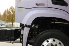 陕汽德龙M6000C 6.8L柴油 320马力 4X2 万里扬10档 AMT自动档 9.8米厢式载货车