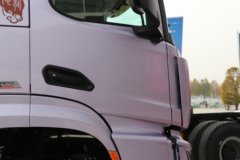 陕汽德龙M6000C 6.8L柴油 320马力 4X2 万里扬10档 AMT自动档 9.8米厢式载货车