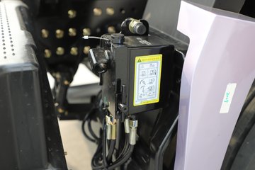 ��������M6000C 6.8L���� 320���� 4X2 ������10�� AMT�Զ��� 9.8����ʽ�ػ���ͼƬ