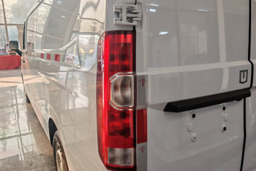 Զ������V8E 2025�� �ǻ۰� 2�� ���綯��ջ��� ����ʱ��50.2kWhͼƬ