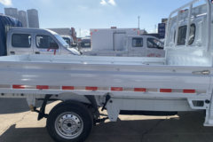 东风途逸T7 2025款 1.6L汽油 122马力 5档 3.1米单排栏板微卡