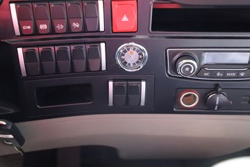 ����HOWOͳ˧T8 2.5L���� 185���� �й�����12�� 4.15�׵��Ų�դʽ�Ῠ(˯�߲�)ͼƬ