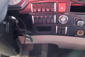 ����HOWOͳ˧T8 2.5L���� 185���� �й�����12�� 4.15�׵��Ų�դʽ�Ῠ(˯�߲�)ͼƬ