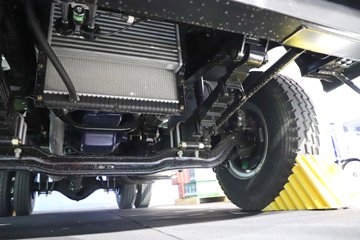 ����HOWOͳ˧T8 2.5L���� 185���� �й�����12�� 4.15�׵��Ų�դʽ�Ῠ(˯�߲�)ͼƬ