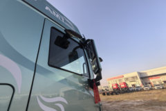 东风天龙旗舰KX 王者版 14.5L LNG 630马力 6X4 伊顿12档 AMT自动档 牵引车(4500mm轴距)