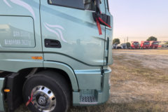 东风天龙旗舰KX 王者版 14.5L LNG 630马力 6X4 伊顿12档 AMT自动档 牵引车(4500mm轴距)