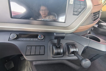 ���������콢KX ���߰� 14.5L LNG 630���� 6X4 ����12�� AMT�Զ��� ǣ����(4500mm���)ͼƬ