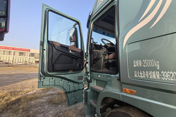 ���������콢KX ���߰� 14.5L LNG 630���� 6X4 ����12�� AMT�Զ��� ǣ����(4500mm���)ͼƬ