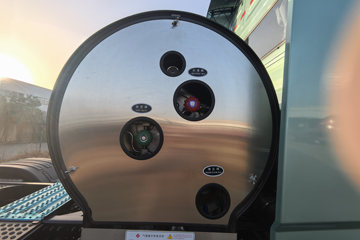 ���������콢KX ���߰� 14.5L LNG 630���� 6X4 ����12�� AMT�Զ��� ǣ����(4500mm���)ͼƬ