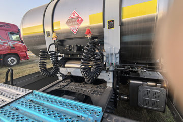 ���������콢KX ���߰� 14.5L LNG 630���� 6X4 ����12�� AMT�Զ��� ǣ����(4500mm���)ͼƬ