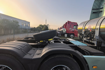 ���������콢KX ���߰� 14.5L LNG 630���� 6X4 ����12�� AMT�Զ��� ǣ����(4500mm���)ͼƬ