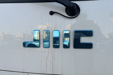 ����E˳�� 2025�� ���綯 4X2 Һɲ 4.2�׵�����ʽ�Ῠ ʱ���°�63.75kWhͼƬ