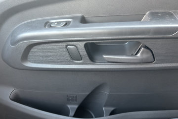 ����E˳�� 2025�� ���綯 4X2 Һɲ 4.2�׵�����ʽ�Ῠ ʱ���°�63.75kWhͼƬ