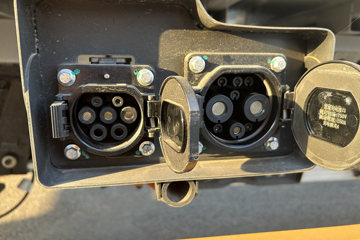 ����E˳�� 2025�� ���綯 4X2 Һɲ 4.2�׵�����ʽ�Ῠ ʱ���°�63.75kWhͼƬ