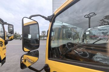 ��Ż�V 150���� 4X2 ���ϳ�(������)ͼƬ