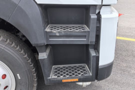 多利卡D9&nbsp;洒水车/喷洒车外观图片