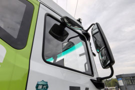 多利卡D9&nbsp;洒水车/喷洒车外观图片