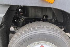 多利卡D9&nbsp;洒水车/喷洒车底盘图片