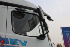陕汽德龙M5000E 4X2 纯电动厢式载货车 600kWh