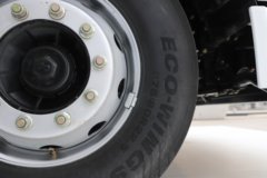 陕汽德龙M5000E 4X2 纯电动厢式载货车 600kWh