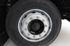 陕汽德龙M5000E 4X2 纯电动厢式载货车 600kWh