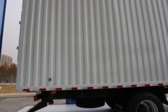 陕汽德龙M5000E 4X2 纯电动厢式载货车 600kWh