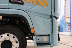 陕汽德龙G6000C 7L柴油 350马力 4X2 法士特10档 9.5米厢式载货车