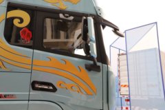 陕汽德龙G6000C 7L柴油 350马力 4X2 法士特10档 9.5米厢式载货车