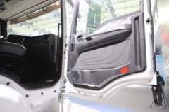 重汽汕德卡C5L 全勤之王 4X2 9.6米纯电动厢式载货车 宁德时代352kWh