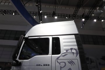 �����ǵ¿�C5L 390���� 4X2 AMT�Զ��� 6.9����س�ͼƬ