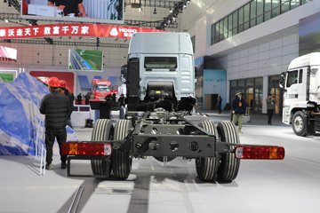 �����ǵ¿�C5L 390���� 4X2 AMT�Զ��� 6.9����س�ͼƬ