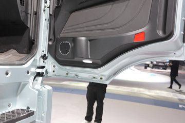 �����ǵ¿�C5L 390���� 4X2 AMT�Զ��� 6.9����س�ͼƬ