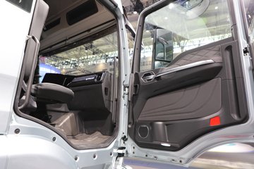 �����ǵ¿�C5L 390���� 4X2 AMT�Զ��� 6.9����س�ͼƬ